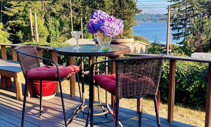 North Bend House | Bungalow by the Bay-30-day minimum