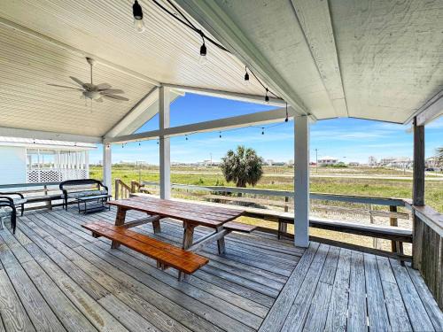 Fort Morgan Pines House | Bungalow by the Bay with FREE ACTIVITIES