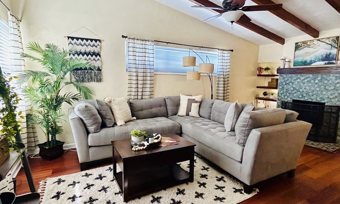 United Central House | Bungalow Centrally Located DTSP with Swim Spa