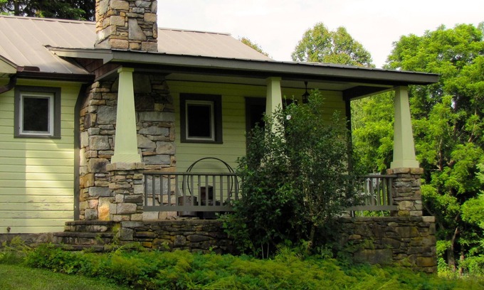 Barnardsville Other | Bungalow Farmhouse - Family and Pet Friendly- Borders 3600 acre forest