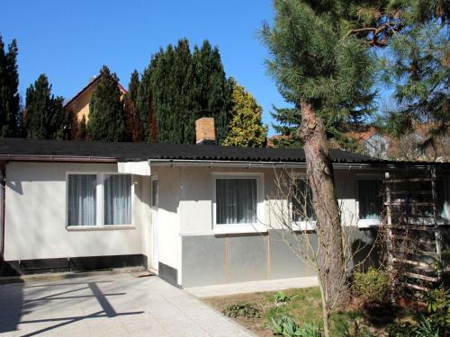 Marzahn-Hellersdorf House | Bungalow Gartenidyll, Berlin