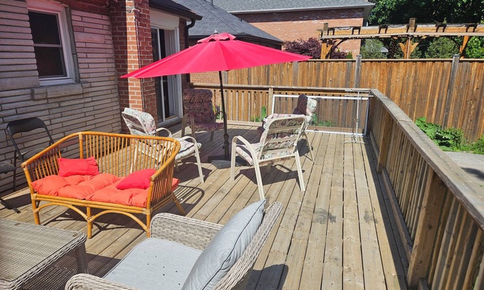 The Queensway House | BUNGALOW IN Toronto