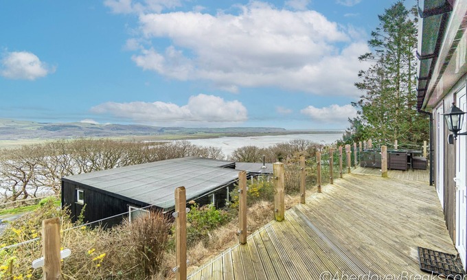 Aberdovey House | Bungalow No 62, 2 Bedrooms, sleeps up to 5 persons, Pets Welcome, Estuary Views.