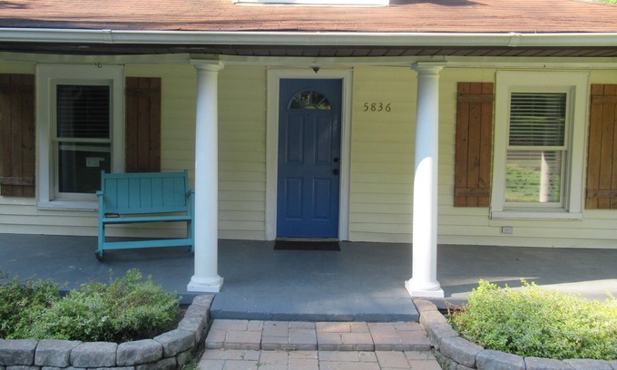 Huntersville House | Bungalow Retreat - Pet Friendly - Historic Home in Huntersville
