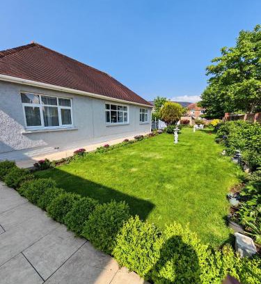 Port Talbot House | Bungalow Step Free Access - Close To The Beach