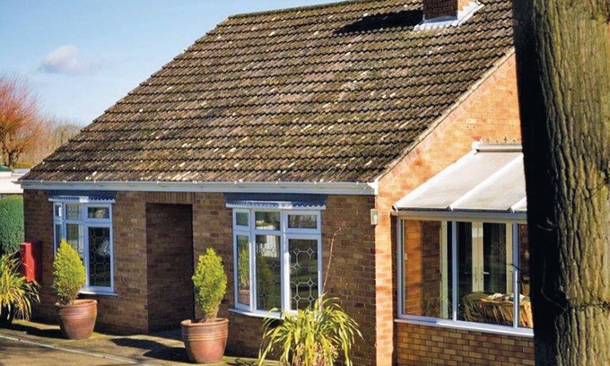 Alford House | Bungalow with two doubles (twins by arrangement) and one single cabin bed.