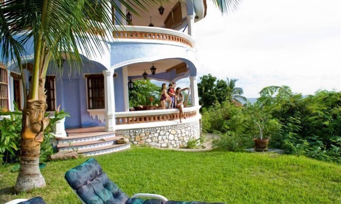 Brisas de Zicatela Hotel | Bungalows Santa Cruz