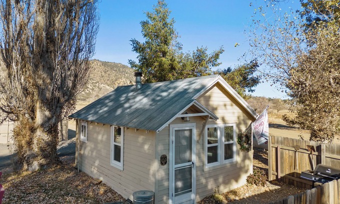 Frazier Park Apartment | Bunkhouse on Working Farm
