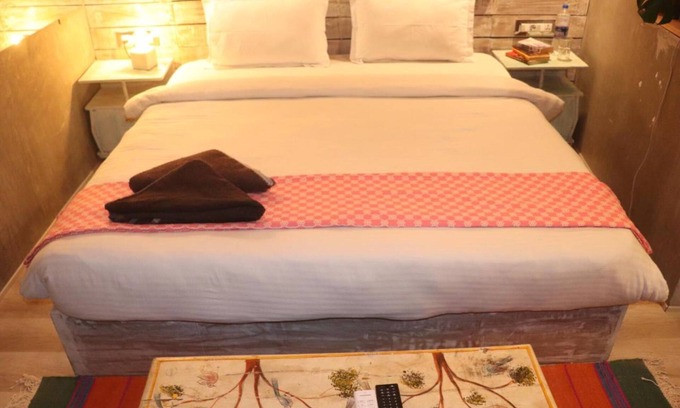 Lake Swaroop Sagar Hotel | Bunkyard lake view Hawala Kalan
