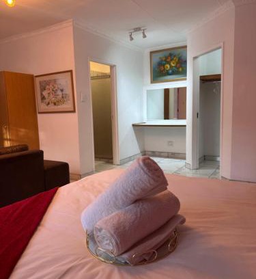 Linden House | Buona Notte Suites in Linden
