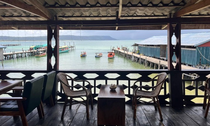 Koh Rong Hotel | Burce Wood & Social House