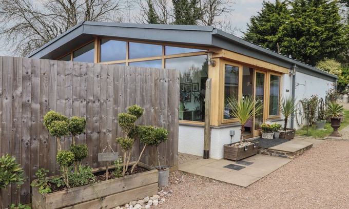 Swimbridge Cottage | BURLODGE, luxury holiday cottage, with hot tub in Barnstaple