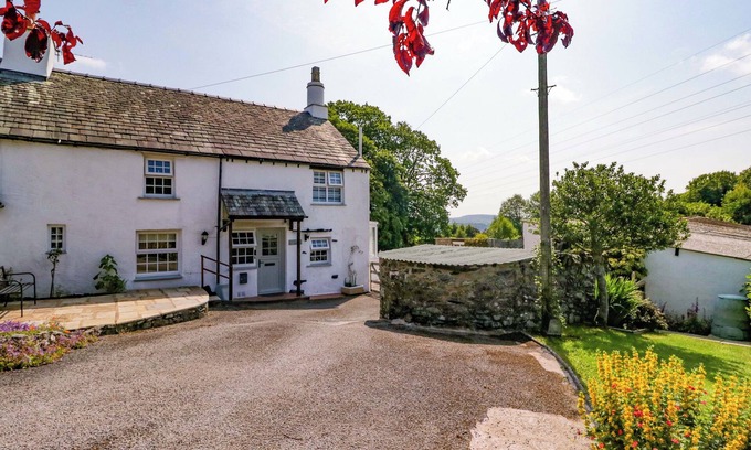 Lindale Cottage | BURNBANK COTTAGE, character holiday cottage in Grange-Over-Sands