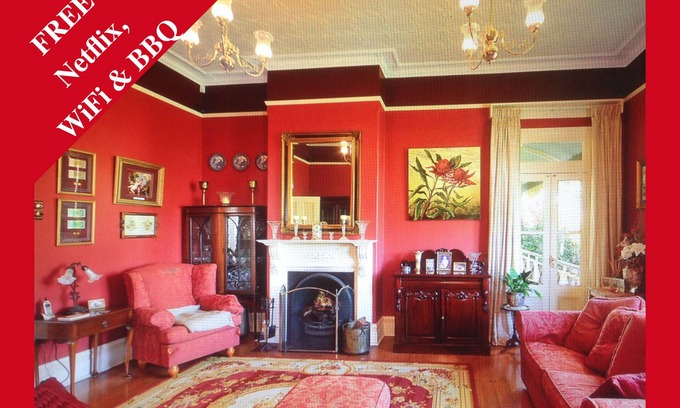 Katoomba House | Burnie Brae circa 1908 - Netflix, Wifi, Air Con, Quiet Area, with 1 X Queen Bed