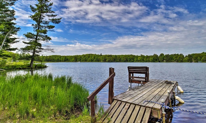 Hayward Cabin | Burns Lake Cabin w/Dock, Fire Pit, Rowboat & More