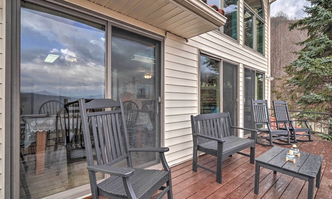 Burnsville Cottage | Burnsville Home w/Deck & Panoramic Mountain Views