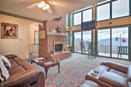 Burnsville House | Burnsville Home with Deck and Panoramic Mountain Views