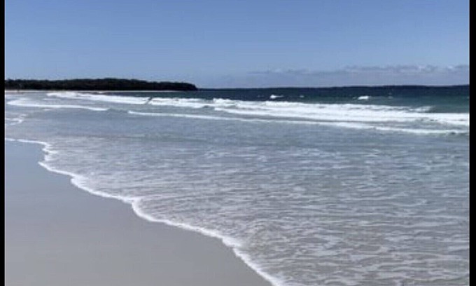 Culburra Beach House | @BurraBeachHouse Near Jervis Bay New to Stayz see 70 plus 5 ⭐️ Reviews on Bnb