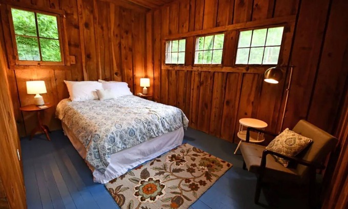 Clarkesville Cabin | Burton Cabin at Bleu Canoe