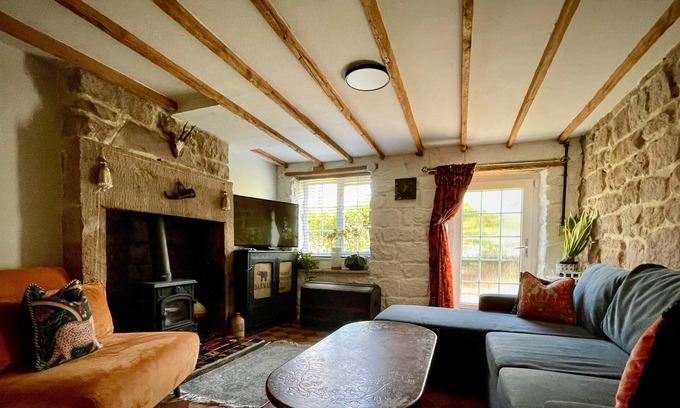 Cromford Apartment | Burtys Snug Cromford UNESCO Peak District central village studio - Pet Friendly