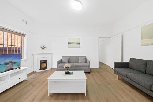 Burwood Apartment | Burwood City Newly renovated 2 Bed 2 Bath Free Private Parking Big Apt