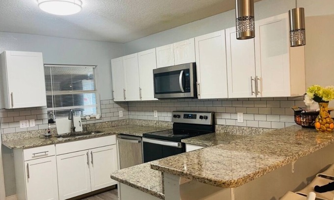 Temple Crest House | Busch Gardens Fun less than 1 mile!