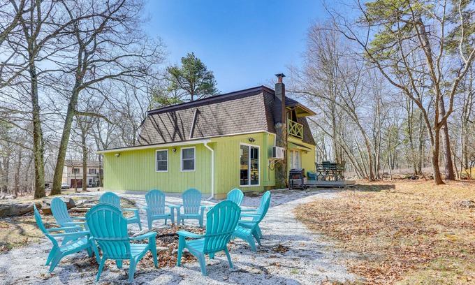Bushkill Villa | Bushkill Villa w/Game Room, Sauna & Pool Access!