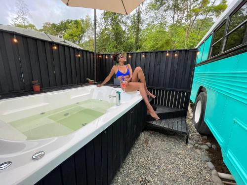 Puerto Viejo de Talamanca Hotel | BusHotel Puerto Viejo with private Hot Tube very close to town
