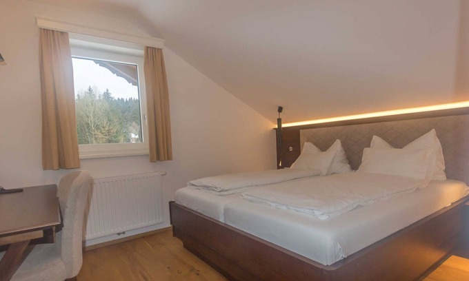 Unterach am Attersee House | Business double room - Attersee 7 - Hotel STADLER am Attersee, your lakeside hotel in the salt