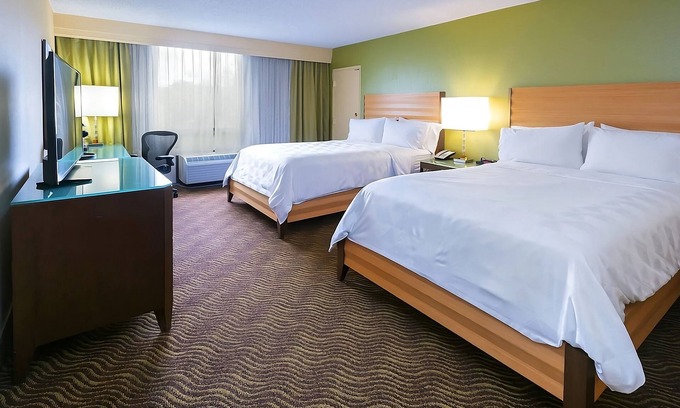 San Jose Hotel | Business-Friendly Property! 4 Enticing Units, Near Center of the Performing Arts