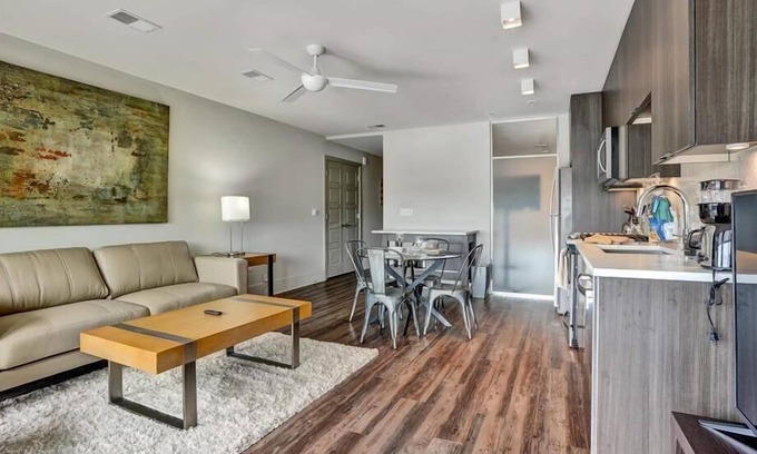 Garden Hills Apartment | Business Travellers Getaway | Fast Internet & Lounge | Buckhead