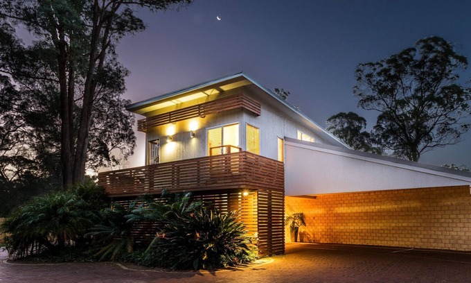 Reinscourt House | BUSSELTON FOREST HOLIDAY MANSION