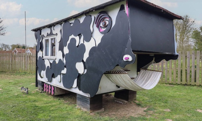 Woodbridge Cottage | BUTTERCUP (COW SHED 3), pet friendly, with a garden in Campsea Ashe