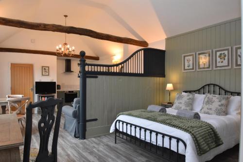 Rye House | Buttercup