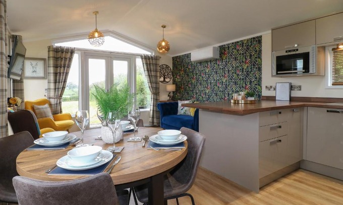 Swadlincote House | Buttercup