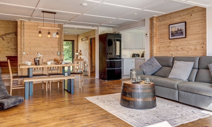 Wallingford Cabin | Buttercup Lodge | The Ridgeway Holiday Let | 2 Beds & Sleeps 4