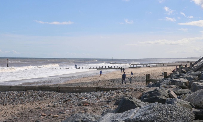 Hornsea Cottage | BUTTERCUP, pet friendly, with a garden in Hornsea