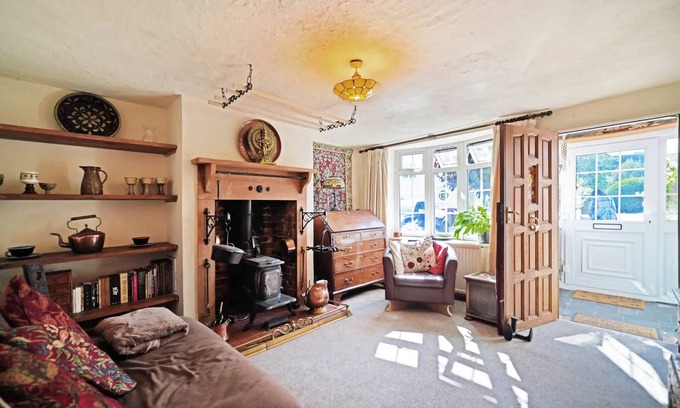 Codsall Cottage | Butterfly&Bumblebee Cottages: Two beautiful period houses just 30meters apart