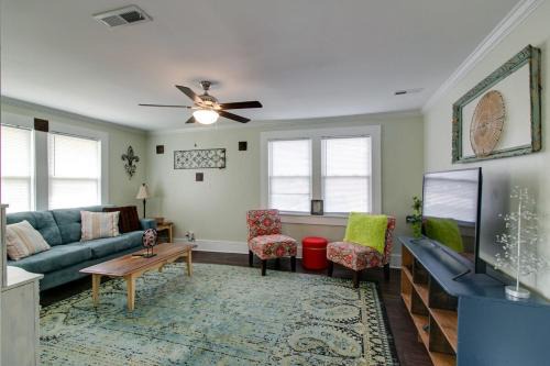 Clarksville House | Butterfly House 1021 Crossland Ave
