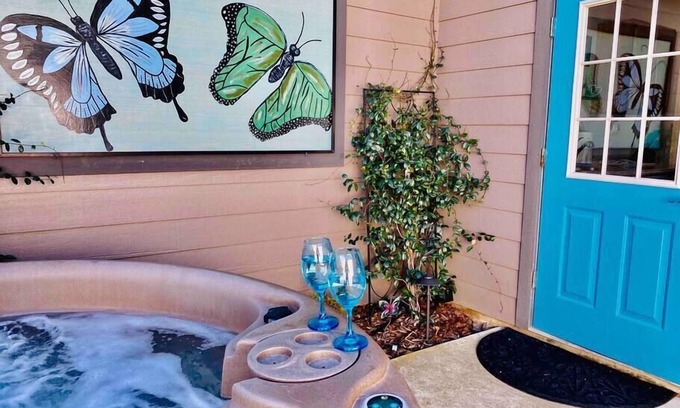 Ahwahnee Apartment | Butterfly Suite/Hot Tub/BBQ/Private