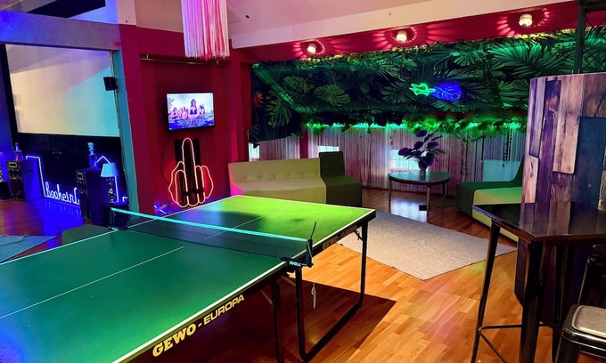 Nievern Hotel | Butterfly | swimming pool-sauna-whirlpool-billiard-air hockey-ping-pong-football-BBQ
