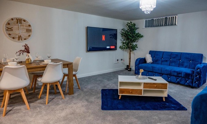 Bradford Apartment | BV Basement Navy Diamond Suites Apt