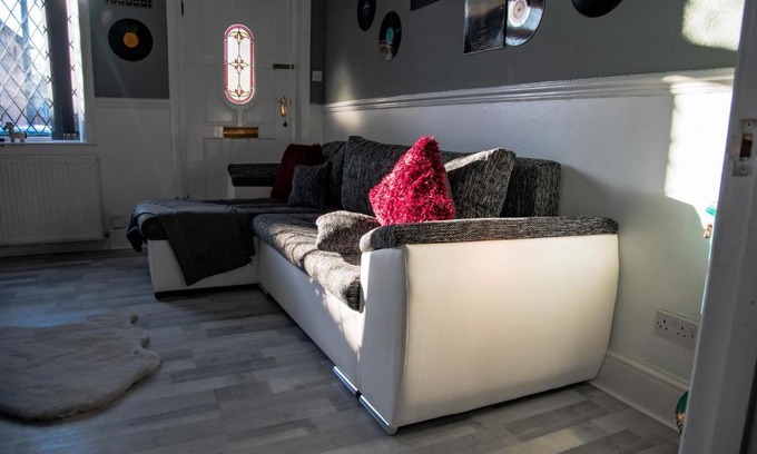 Huddersfield House | BV Classic 2 Bedroom At Leeds Road Huddersfield Perfect For Contractors