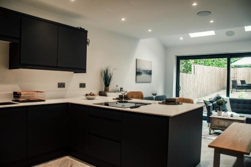 Leeds Apartment | Bv Luxury 3 Bedroom Townhouse At Bed Cliff Oaks