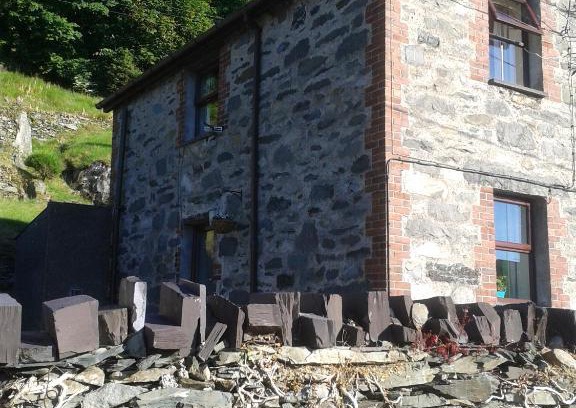 Bangor House | Bwthyn Bach Gilfach