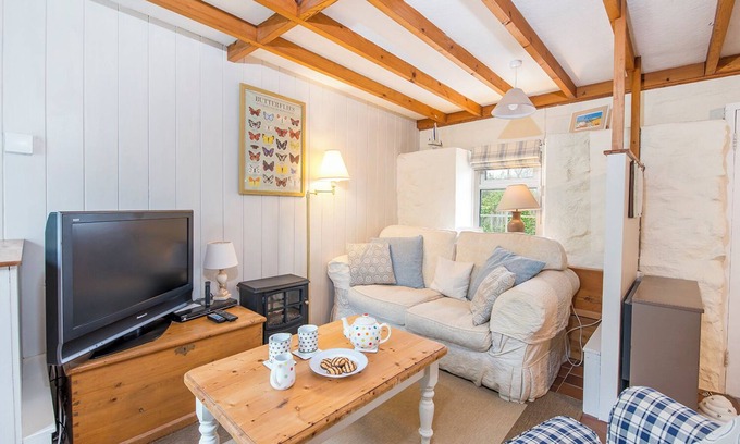 Llanrhian Cottage | Bwthyn Bach, Holiday Cottage Trefin, Sleeps 2, 1 bedrooms, bathrooms