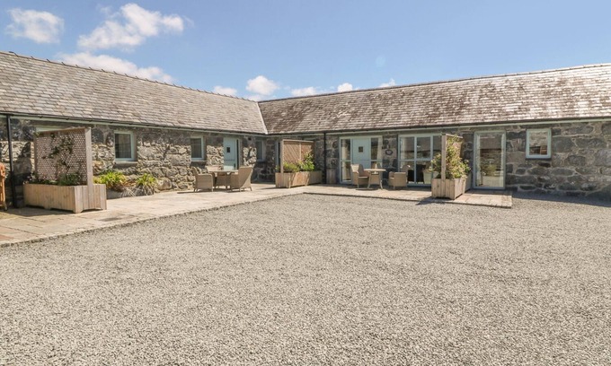 Talybont Cottage | BWTHYN BACH, pet friendly, luxury holiday cottage in Talybont