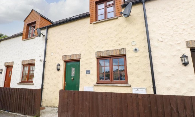 Haverfordwest House | Bwthyn Canol