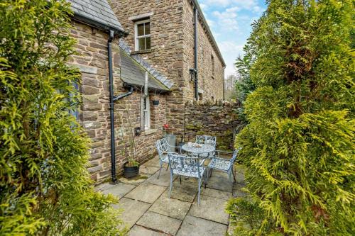 Brecon House | Bwthyn Gwennol