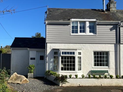 Edern House | Bwthyn Gwyn